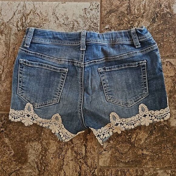 MUDD Girls Lace Trimmed Hem Shorts Blue Denim 16 (Girls) - Picture 2 of 7